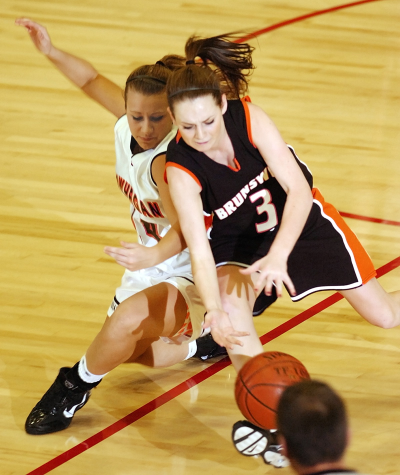 Amanda Johnson, left, of Skowhegan and Hilary Champagne of Brunswick chase a loose ball.