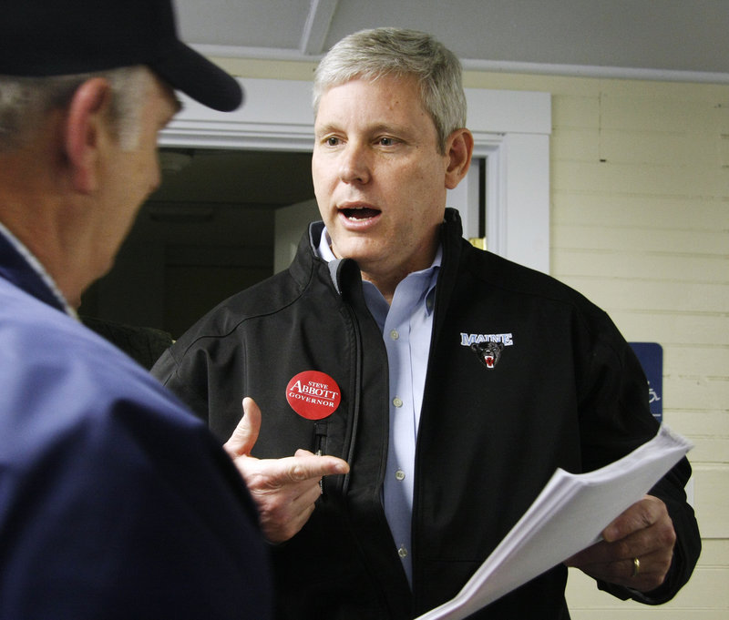 Gubernatorial hopeful Steve Abbott talks with Rep. Ralph Sarty at the Lake Angler’s Association meeting in Naples recently.