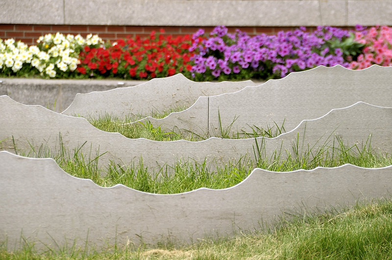 “Tracing the Fore,” installed in 2007, consists of stainless steel waves emerging from a bed of sculpted fescue grass, which is supposed to grow tall and rustle in the wind to resemble the river’s waves. The problem is, the grass has never taken.