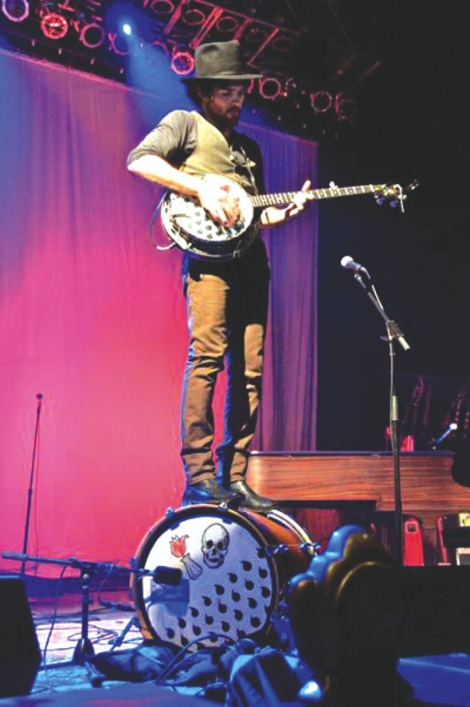 Scott Avett at an Avett Brothers show.