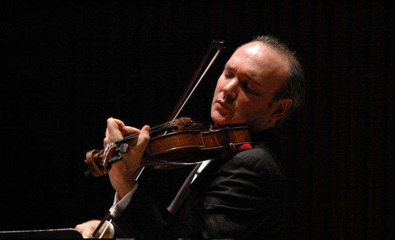 Violist Paul Neubauer