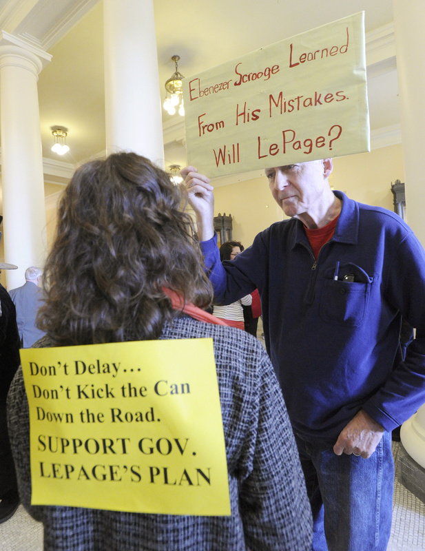 Bob Mulliken of Monmouth talks with Pamela Sutton of Warren, who has an opposing view.