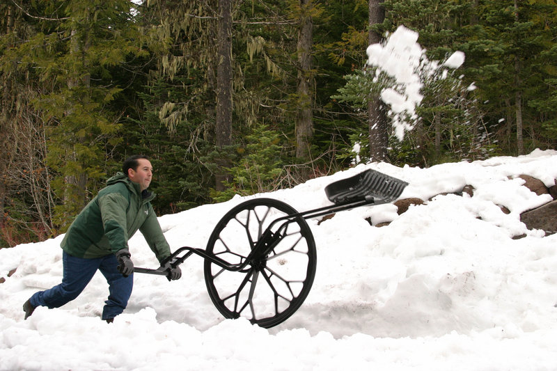 The Snow Wolf from Sno Wovel, seen sideways as it throws snow.