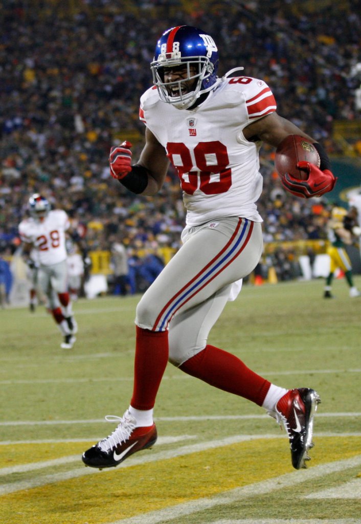 Hakeem Nicks has reason to be happy after making a 37-yard TD catch on the final play of the first half to give the Giants a 10-point lead. Nicks finished with seven catches for 165 yards and 2 TDs.