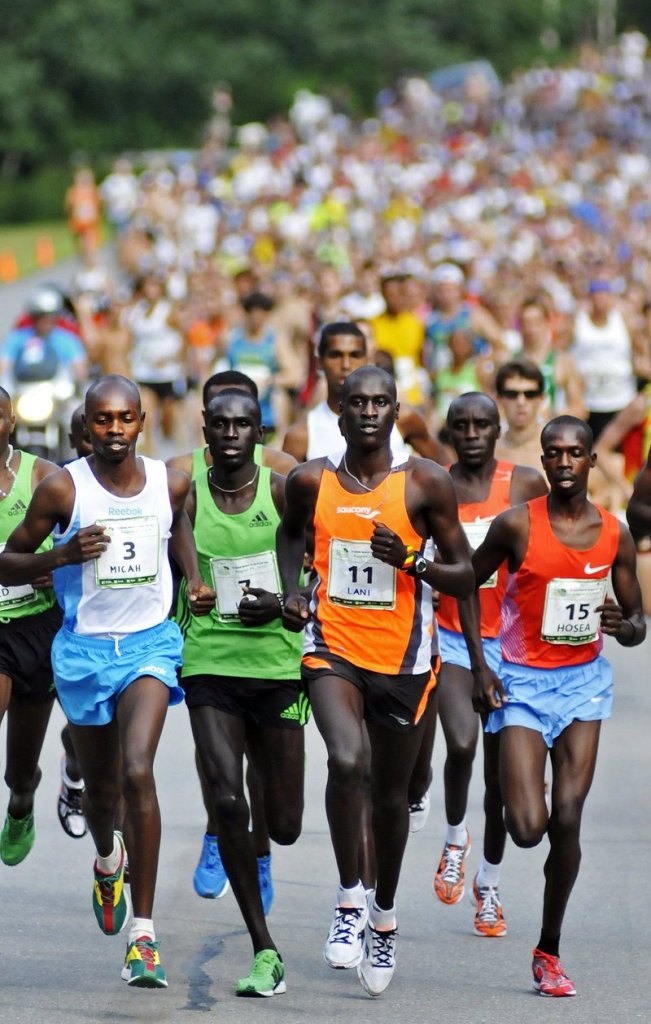 The elite runners lead the way at the start of last year’s Beach to Beach road race in Cape Elizabeth. This year’s race, which benefits the Center for Grieving Children, goes off at 8 a.m. Saturday.