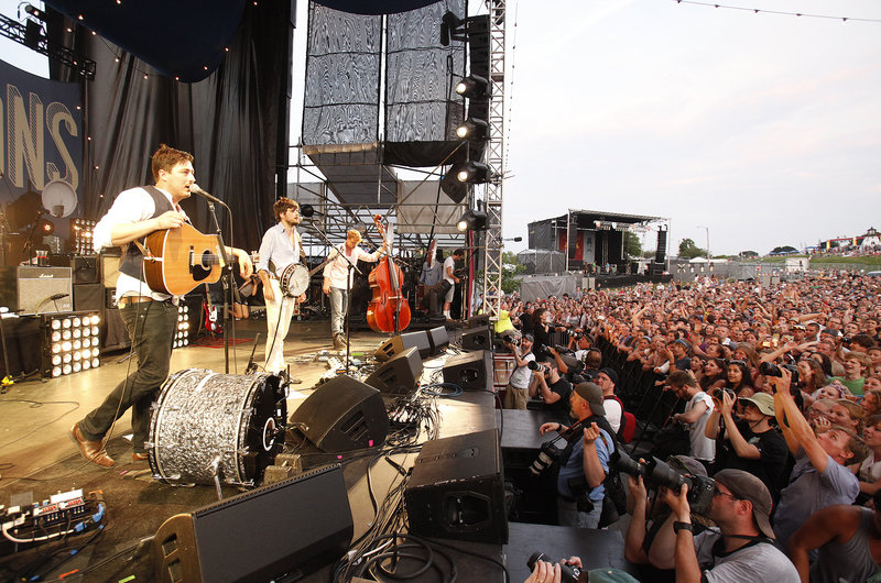 Mumford & Sons closed Saturday’s festival, which encountered a few glitches.