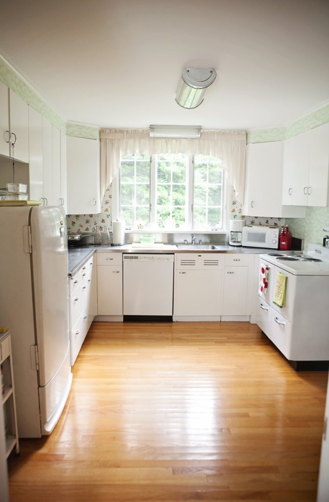 Linda Bean’s 1940s-era kitchen is on the Oct. 13 kitchen tour in Freeport, which will benefit Greater Portland habitat for Humanity.