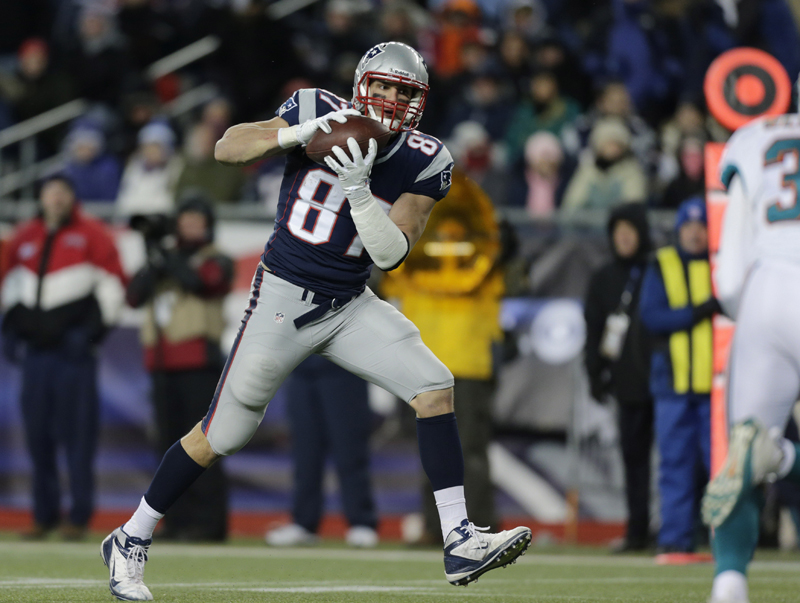 Patriots tight end Rob Gronkowski (87) makes a catch that he ran in for a touchdown during the fourth quarter of Sunday's game against the Miami Dolphins in Foxborough, Mass. Gronkowski was back on the field after missing five games.