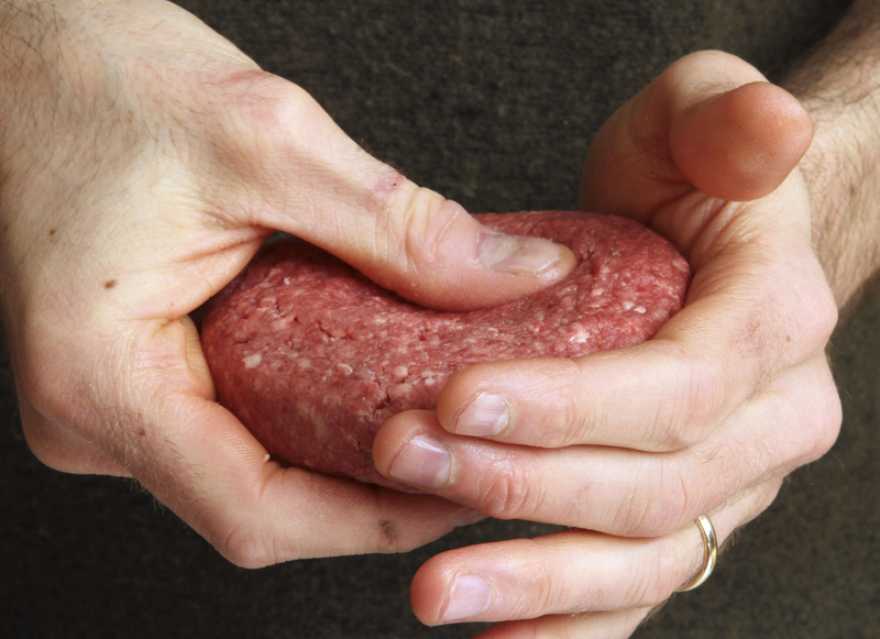 The U.S. Department of Agriculture says it has found that record-keeping “has not been sufficiently effective” among retailers that regularly grind meat from various sources.