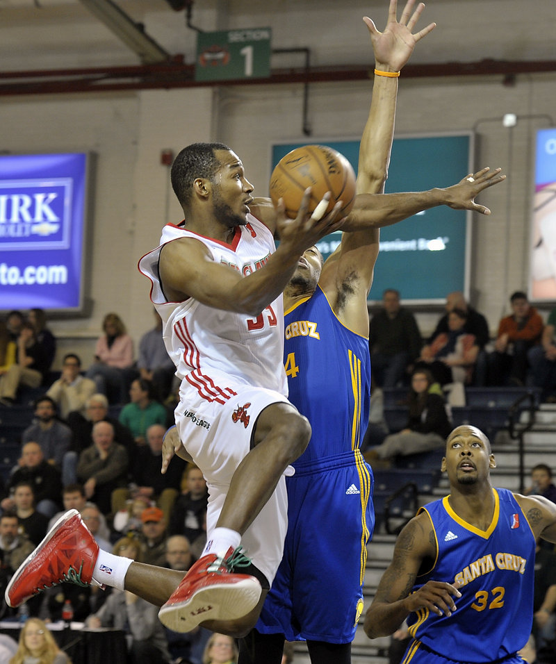 Maine’s Chris Wright is obstructed by Santa Cruz’s Lance Goulbourne while flying toward the basket in Friday’s loss to the Warriors.