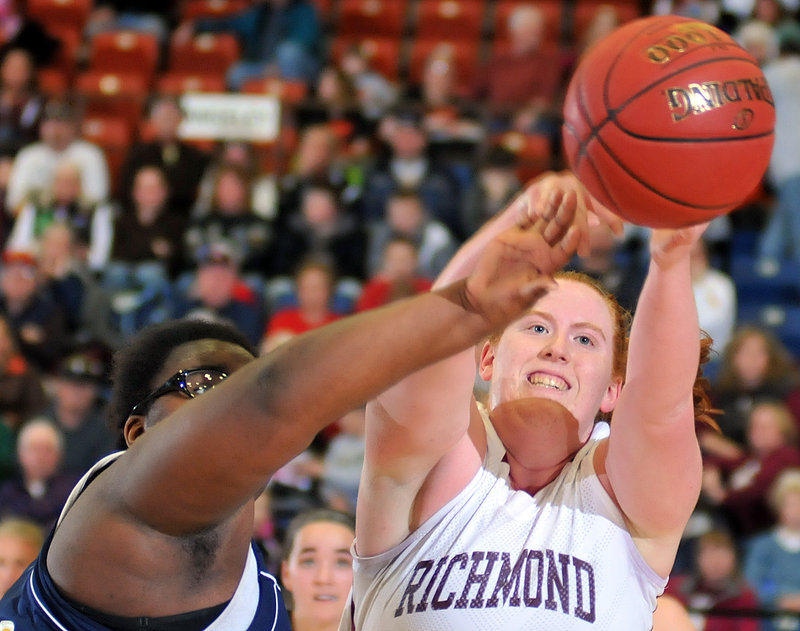 Diamond Brown, left, of Hyde and Alyssa Pearson of Richmond contend for a rebound during Richmond’s 43-36 victory in a Western Class D semifinal.