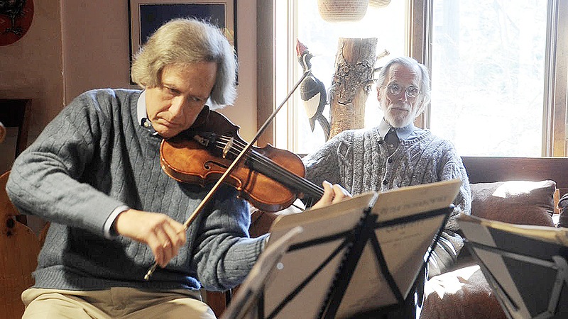 Violinist Ron Lantz with former first chair violinist Steve Kecskemethy in the background