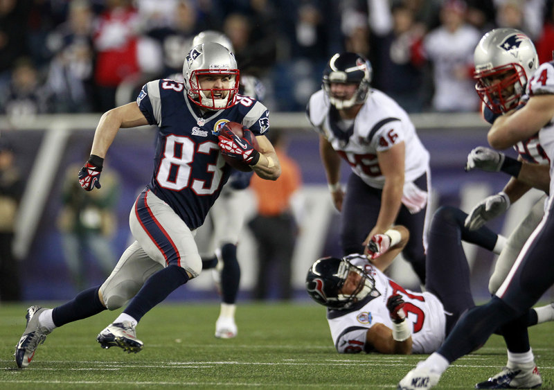 Wes Welker will catch passes from Peyton Manning after signing a two-year contract with the Broncos.