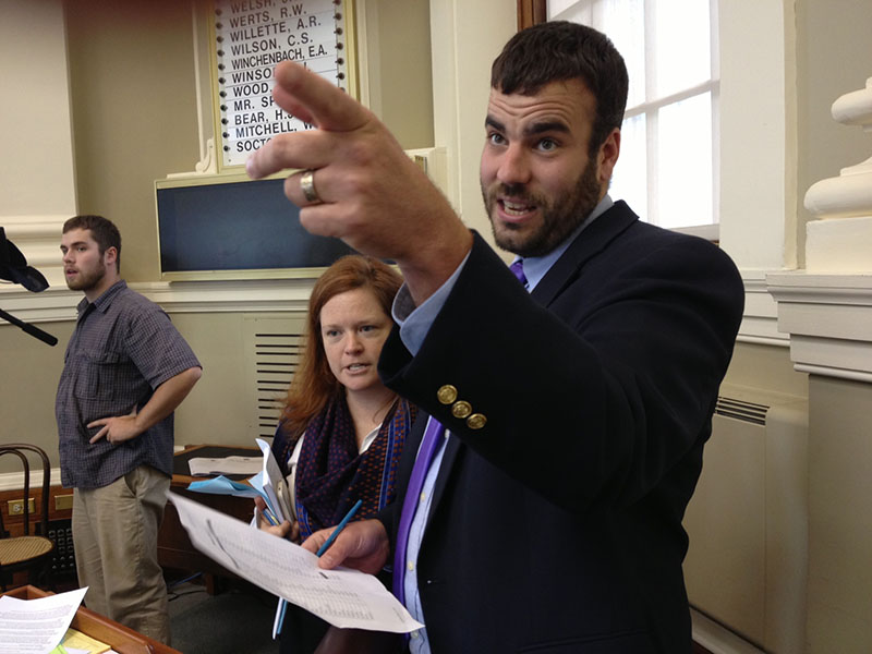 House Democratic Whip Jeff McCabe, D-Skowhegan, counts votes in the well of the House of Representatives with Majority Office staffer Kate Simmons before a vote Wednesday to override Gov. Paul LePage's veto of the state budget.