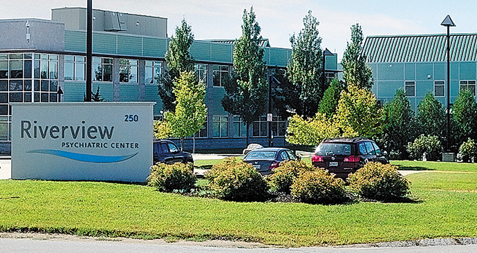 The state’s Riverview Psychiatric Center faces the loss of an estimated $20 million in federal funding because the federal government has decided that the hospital in Augusta has not solved staffing and governance problems.