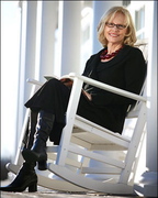 Best-selling author Anita Shreve will talk about her new book, “Stella Bain,” at Longfellow Books in Portland on Saturday.