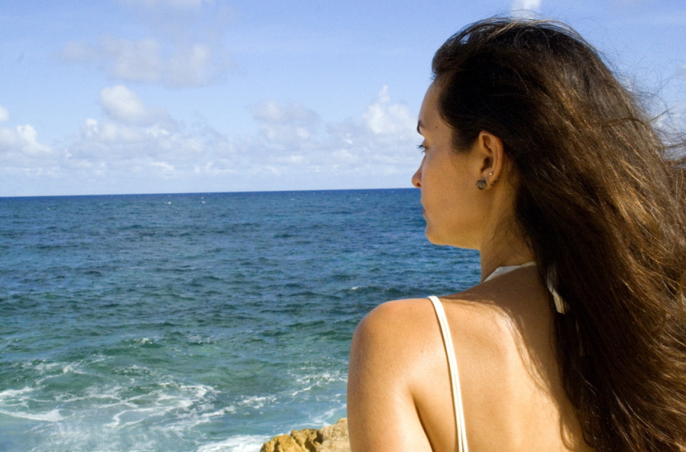 “Silent Music” is an exploration of a family with deaf parents by their hearing daughter.