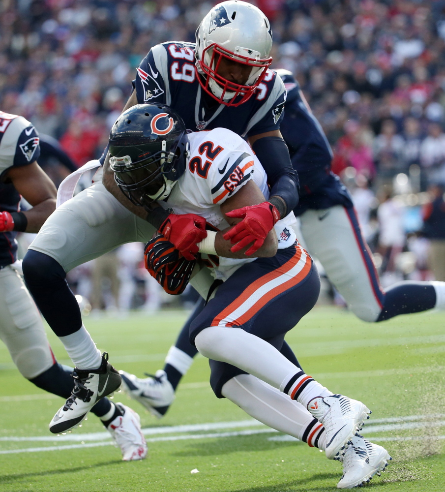 Patriots cornerback Brandon Browner isn’t shy when it comes to playing defense. He is 6-foot-4, 221 pounds and uses his size to his advantage. He has been flagged for 15 penalties this season, despite playing in just nine of New England’s 16 games. He has 26 tackles and six passes defensed.