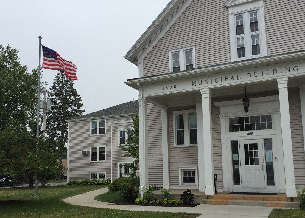 Twenty-three people have applied to be the new city manager of South Portland. 