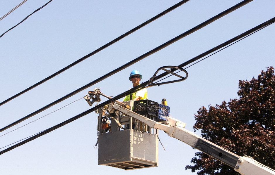 Ericson Estes of NextGen runs a line to support fiber-optic cable along Route 1 in Wells in 2012. The effort, called the Three Ring Binder, was just the first step in bringing broadband to rural Maine.