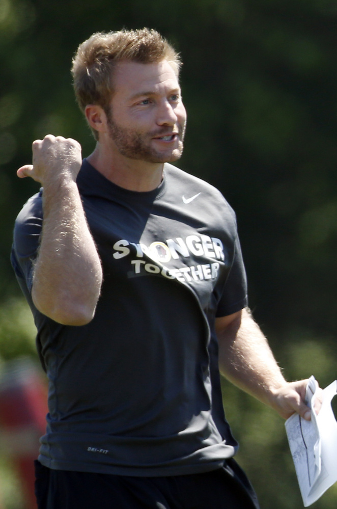 Washington offensive coordinator Sean McVay, left, talks with head coach Jay Gruden during practice at the team's NFL football training facility at Redskins Park, . ()