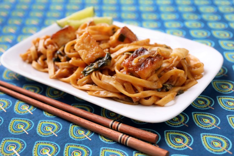 Mee Goreng, tofu and vegetables with noodles.