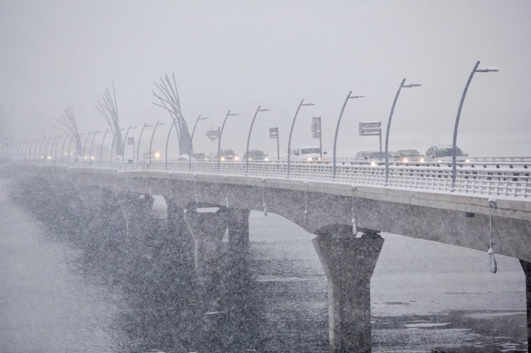 Vehicles make their way across Veterans Bridge toward Portland on Wednesday morning.