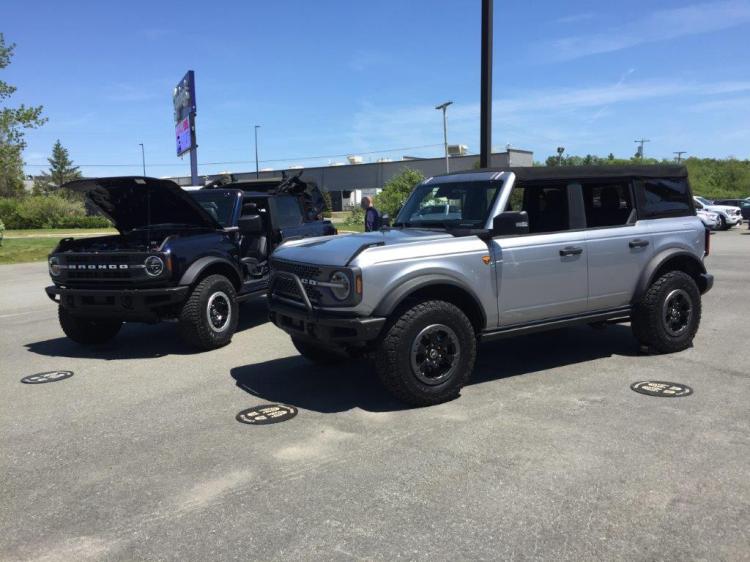 The new Bronco will be available in two-tone paint in either soft-top or hard-top versions. Each features frame-less doors that are removable and storable in bags in the cargo hold, as well as removable fender flares.