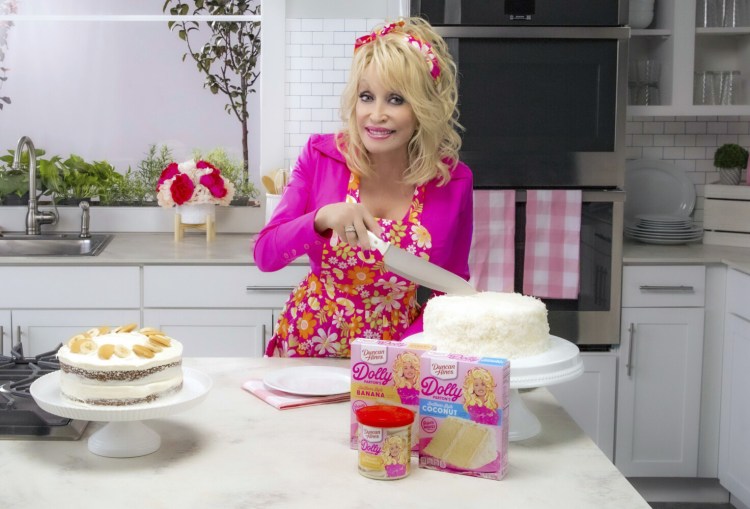 Dolly Parton bakes.  